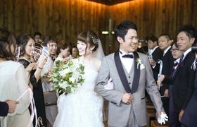 結婚式をTRUNK HOTELに決めた理由!迷った式場はどこ?wedding.yuccoさんにインタビュー♡゛のアイキャッチ画像