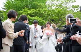 結婚式をザ ランドマークスクエアトーキョーに決めた理由！迷った式場はどこ？risa.wd.2018さんにインタビュー♡のアイキャッチ画像