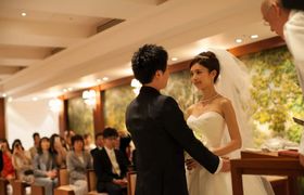 結婚式をパークハイアット東京に決めた理由!迷った式場はどこ?yr_410さんにインタビュー♡のアイキャッチ画像