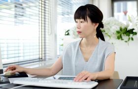 「普段着に品格をもたらす」ジュエリーデザイナーが語る真珠の魅力のアイキャッチ画像