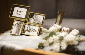 お洒落に飾れる♡多面フォトフレームを使ったウェルカムスペース11選のアイキャッチ画像