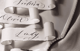 海外花嫁風♡シンプル・お洒落なくるくる席札【DIY】方法もご紹介のアイキャッチ画像