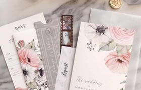 結婚式の招待状っていつ送る？【時期別】やることリストまとめのアイキャッチ画像