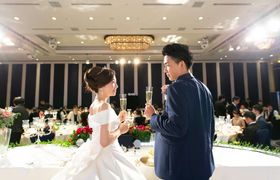 雅子さま着用で話題の【ローブデコルテ】を結婚式に取り入れたい♡どんなドレスか徹底解明!!のアイキャッチ画像