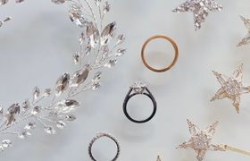 婚約指輪の代わりになに贈る？先輩夫婦が実際に選んだものを紹介♡のアイキャッチ画像