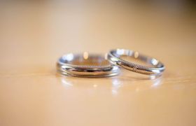 ミル打ち結婚指輪で後悔しない?意味や特徴を知りデメリットにも対処を♡のアイキャッチ画像