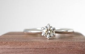 結婚指輪&婚約指輪を高く売るには?買取相場や6つのポイントを要チェックのアイキャッチ画像