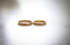 ピンクゴールドの結婚指輪に注目!素材の魅力やおすすめデザイン15選のアイキャッチ画像