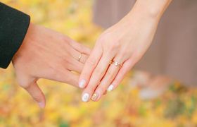 結婚指輪はお風呂では外すべき?指輪の素材・タイプごとに徹底解説♡のアイキャッチ画像