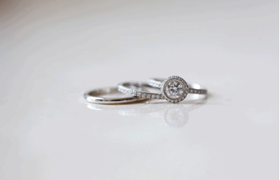 ピアジェで人気の結婚指輪・婚約指輪をご紹介♡先輩花嫁の口コミまでたっぷり網羅!のアイキャッチ画像