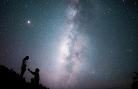 エンゲージリングとは?指輪が持つ意味や由来、マリッジリングとの違いを解説♡のアイキャッチ画像