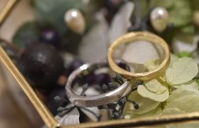 ベルシオラってどんなブランド？指輪・ネックレス・ピアスを紹介【アンティーク好きの花嫁さま必見】のアイキャッチ画像