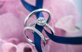 銀座ダイヤモンドシライシで人気の重ね付けリングは?ウェディングニュースからのご予約でお得な特典がもらえる!のアイキャッチ画像