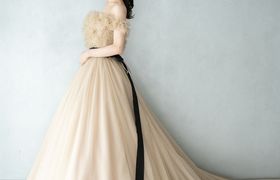 おしゃれ花嫁に大人気♡『ブラウン・ベージュ』系カラードレス20選*のアイキャッチ画像