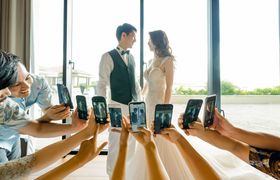 結婚式LINEで簡単!ゲストから写真回収をする方法をご紹介のアイキャッチ画像