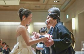 両親に感謝を伝えたい！涙なしではいられない素敵な演出16選♡のアイキャッチ画像