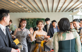 ただ渡すだけじゃない！結婚式《お見送り演出》最後までゲストをおもてなし♡のアイキャッチ画像