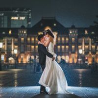 東京駅前でドラマチックな雨撮影