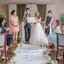 【人前式】ゲストに向かって結婚の意思を誓う自由なスタイルでおふたりだけの挙式を♪