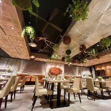 〈30名90万円〉◆豪華フルコース×ドレス×司会×ヘアメイクなど特典充実◆