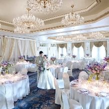 【80名以上の大人数にも対応可能】80名様306万円◆人数に合わせて選べる５つの会場や付帯設備を完備
