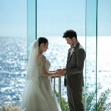 【挙式＋フォト｜8ヵ月以内限定】挙式×衣裳×写真×美容×ブーケ -沖縄本格リゾートチャペルで挙式-