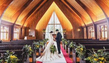 【最大103万優待/50名】結婚式時期の料金変動なし!教会口コミ1位緑溢れる独立型教会で感動の誓い
