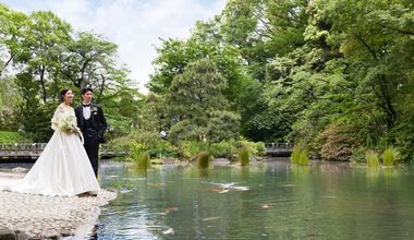 《26年7～8月/早期特典》自然光がはいる会場で歓談が弾む夏プラン