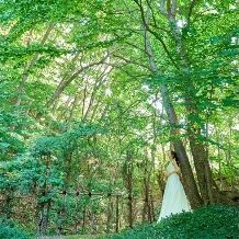 【緑に囲まれたお庭で海外映画のようなガーデンW】ガーデン挙式やBBQも◎