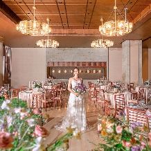 たくさんのゲストを招いて盛大な結婚式を!必要なものがコミコミ☆お得度満点の大人数プラン