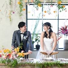 〈披露宴のみ挙式なし結婚式〉形式ばるのはイヤ"だけど二次会ほどカジュアルにもしたくない”スタイル