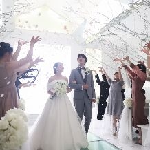 ２つの結婚式場を贅沢に使う今までにないラグジュアリーウェディング
