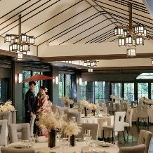 【縁-ENISHI-限定プラン】ジャパニーズモダンな披露宴会場で落ち着きあるパーティーを