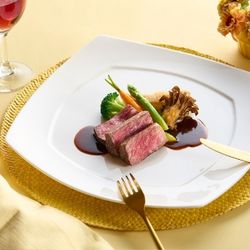 8月BIG＼大階段入場体験×2万相当厳選牛試食／最大170万特典付★