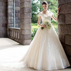 【25年9月婚まで限定】カラー診断付ドレス見学×豪華試食体験