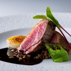 会場イチオシ【感動演出体験】貸切ガーデン×挙式ムービー上映＆黒毛和牛試食