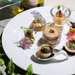 【平日人気No.1】美しい大聖堂見学×五感で楽しむ試食付きフェア