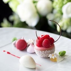 【ラウンジで特別スイーツ】経験豊富なプランナーが館内をご案内