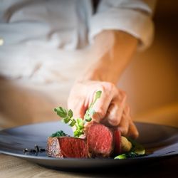 【水曜限定】とろけるA5和牛試食×豪華特典*おもてなし体験★