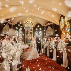 連休SP！MAX140万優待＆５千円ギフト券＼ドレス映え抜群の360度ステンドグラス大聖堂／黒毛和牛4万試食で美食を堪能！