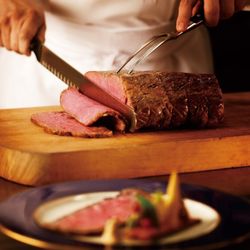 【2組だけ】金曜ディナー限定｜仕事帰りに叶う美食体験！ホテル伝統ローストビーフ＆SATSUKIスーパーショートケーキ試食×じっくり個別相談