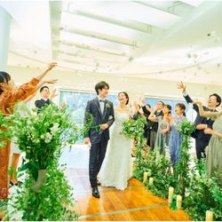＼絶景ビュッフェご招待／チャペル入場体験×庭見え絶景会場の本番直前会場見学《季節限定》レッドローズガーデン入場券プレゼント