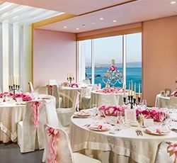 ホテルアンビア松風閣の披露宴会場・演出写真1枚目