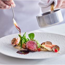 おもてなし重視◎こだわり和牛贅沢試食×上質大聖堂×140万特典