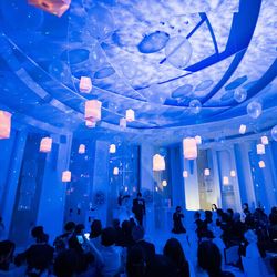 人気演出『プラネタリウム×ランタンセレモニー』の幻想的体験