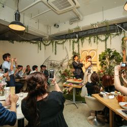 CAFE&WEDDING 22の披露宴会場・演出写真3枚目