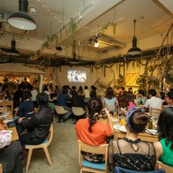 CAFE&WEDDING 22の披露宴会場・演出写真5枚目