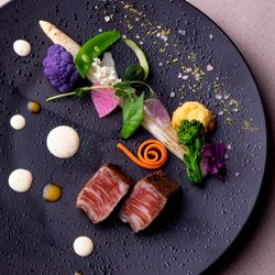 直前予約OK【神戸北野で叶える貸切W】ガーデン付邸宅体験×贅沢美食