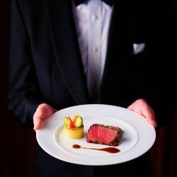【結婚式に携わり100年】プロが集うホテルで上質W|試食招待券