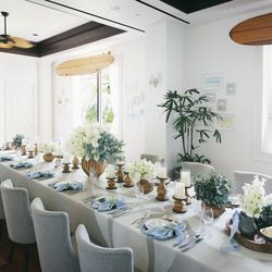 ザ・モアナチャペルの披露宴会場・演出写真1枚目